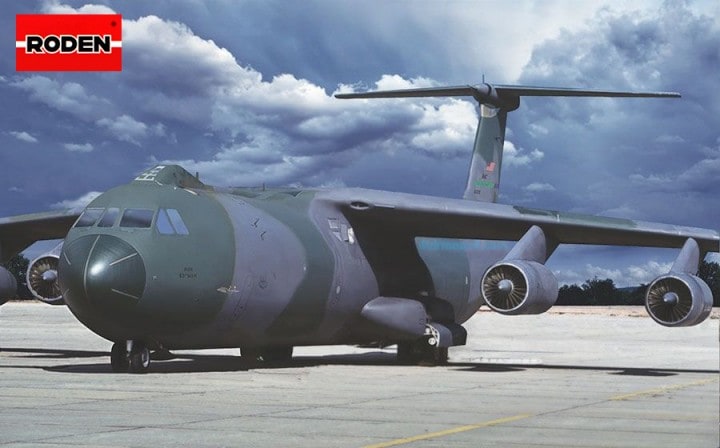 Model kit 1/144 C-141B Starlifter (63rd MAW, USAF,1983) (Roden)