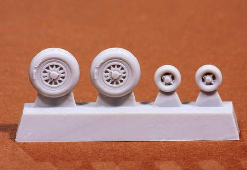 Additions (3D resin printing) 1/72 Saab JAS-39C/D Gripen wheels (designed to be used with Revell kits)