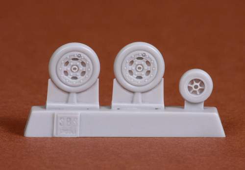 Additions (3D resin printing) 1/72 Hawker Hunter FGA.9 wheel set (designed to be used with Revell kits)