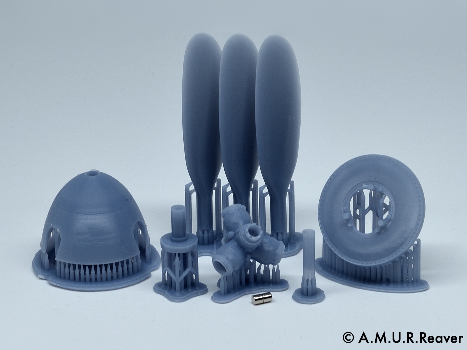 Additions 1/32 Cock and propeller blades for the Bf109G-10/K with a wider blade chord (later propeller type) for Hasegawa and Revell models in 1/32 scale (A.M.U.R.Reaver) 