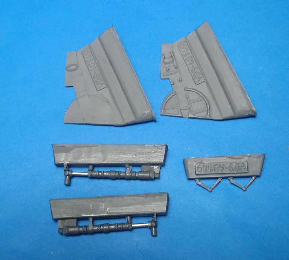 Additions (cast) 1/48 LaGG-3 66 series (Zvezda) reinforced struts and chassis flaps (Vector) 