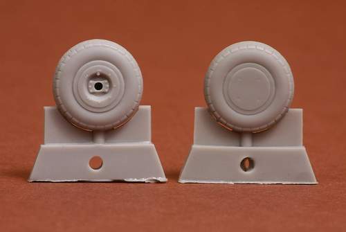 Additions (3D resin printing) 1/48 Curtiss P-40B/P-40C/P-40E/P-40F/P-40K/P-40M wheel set (block tread 30") (designed to be used with Academy, Hasegawa and Trumpeter kits)