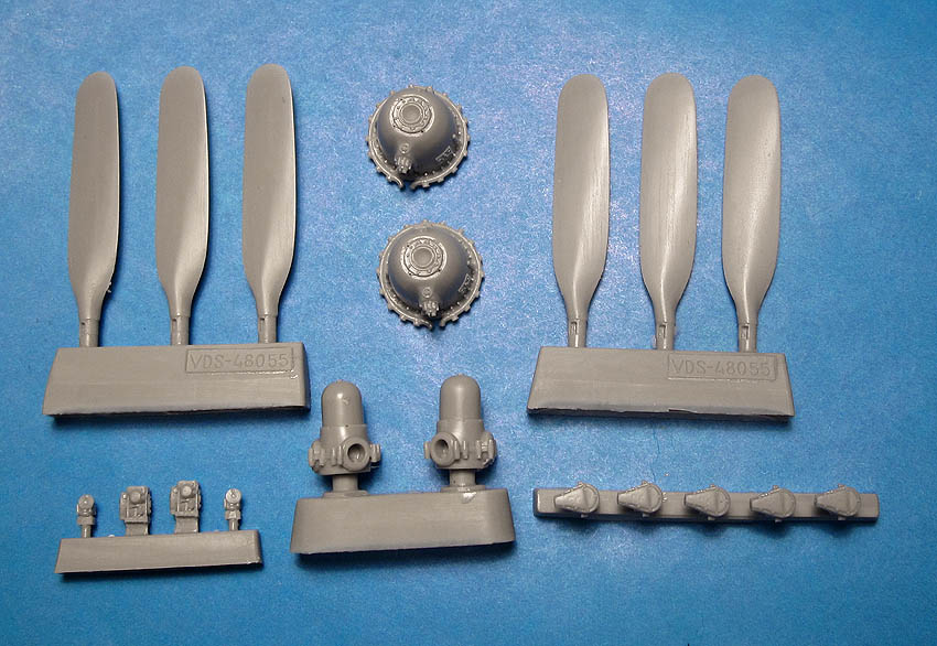 Additions (resin parts) 1/48 PV-1 Ventura corrected propeller and crankcases (for Revell) (Vector) 
