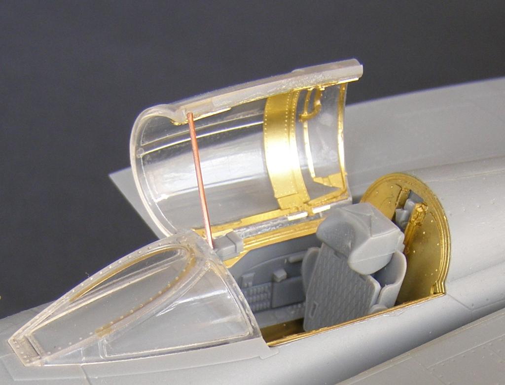 Photo Etching Kit Mikoyan MiG-25 cockpit interior (designed to be used with ICM UA UK kits)[MiG-25RBT MiG-25RBF MiG-25BM] (Metallic Details)