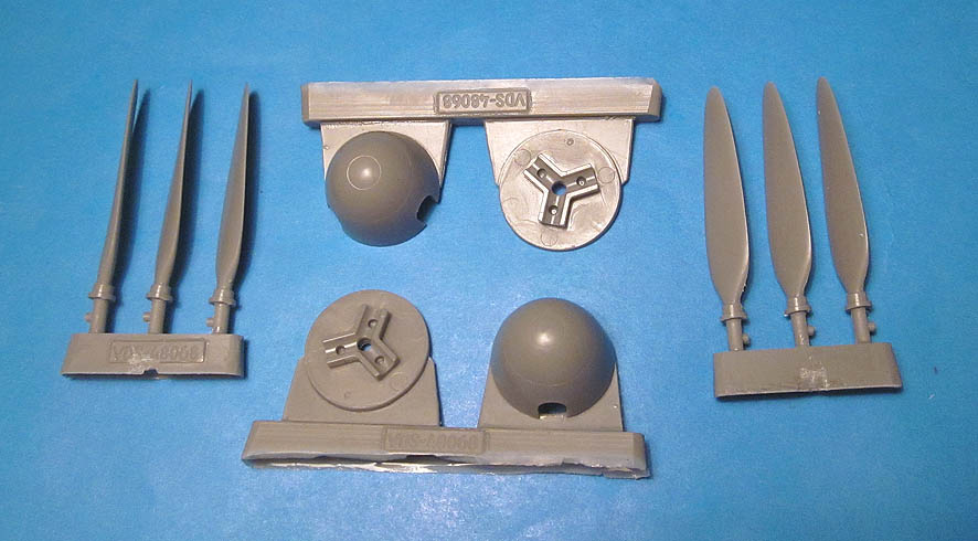 Additions (3D resin printing) 1/48 Messerschmitt Me410B corrected propellers and spinners (for Meng) (Vector) 
