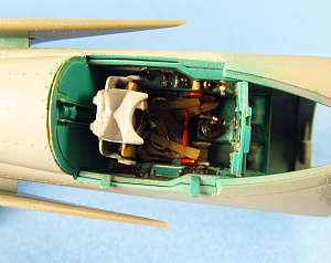 Photo Etching Kit Mikoyan MiG-25RBT/MiG-25RB/MiG-25PD/MiG-25RBF seatbelts (ICM) (Metallic Details)