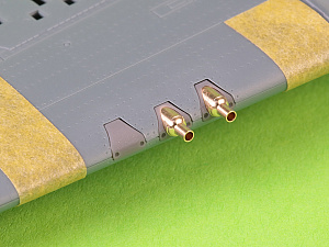 Aircraft detailing sets (resin) 1/48 urtiss P-40L/P-40N Warhawk early - 4 x Browning .50 blast tubes with adapter & gunsight & Pitot Tube (designed to be used with Eduard kits)