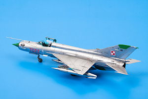 Model kit 1/72 Mikoyan MiG-21MF interceptor Profipack edition (Eduard kits)