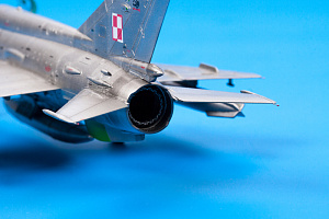Model kit 1/72 Mikoyan MiG-21MF interceptor Profipack edition (Eduard kits)