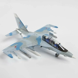 Model kit 1/72 Yakovlev Yak-130 (Flanker H) (Zvezda)