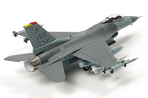 Model kit 1/72 Lockheed-Martin F-16CJ Fighting Falcon Block 50 (Tamiya)