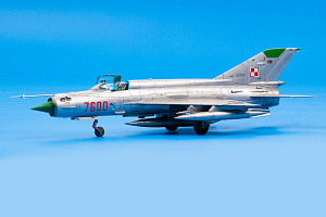 Model kit 1/72 Mikoyan MiG-21MF interceptor Profipack edition (Eduard kits)