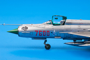Model kit 1/72 Mikoyan MiG-21MF interceptor Profipack edition (Eduard kits)