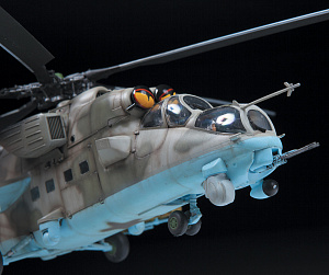 Model kit 1/48 Mil Mi-35M Hind E (Zvezda)