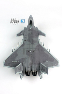 Model kit 1/72 Chinese Chengdu J-20 Stealth Fighter (Dream Model) 