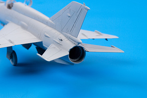 Model kit 1/72 Mikoyan MiG-21MF interceptor Profipack edition (Eduard kits)