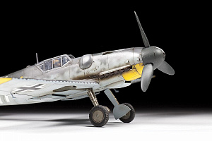 Model kit 1/48 Messerschmitt Bf-109G-6  (Zvezda)