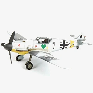 Model kit 1/48 Messerschmitt Bf-109F-4  (Zvezda)