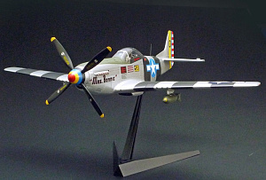 Model kit 1/32 North American P-51D/K Mustang (Tamiya)