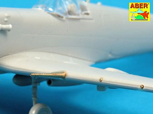 Aircraft detailing sets (brass) 1/72 B wing armament for British Spitfire Mk.I to V hispano 20mmx2.Browing 30 tips x4