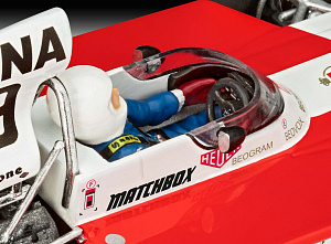 Model kit 1/32 Surtees TS16/03 (Revell)