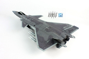Model kit 1/72 Chinese Chengdu J-20 Stealth Fighter (Dream Model) 
