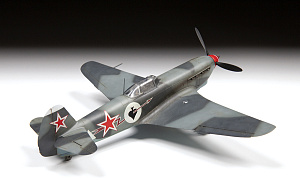 Model kit 1/48 Yakovlev Yak-9T with Cannon (Zvezda)