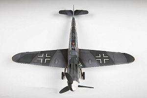 Model kit 1/48 Messerschmitt Bf-109G-6  (Zvezda)