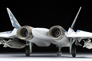 Model kit 1/72 Sukhoi Su-57 Frazor (Felon) (Zvezda)