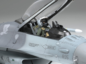 Model kit 1/48 Lockheed Martin F-16CJ [Block 50] Fighting Falcon (Tamiya) 
