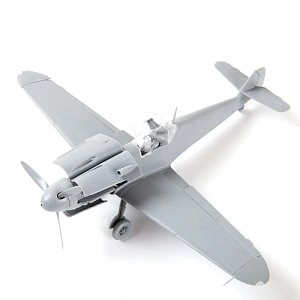 Model kit 1/48 Messerschmitt Bf-109 F-2 (Zvezda)