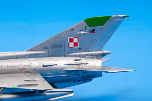 Model kit 1/72 Mikoyan MiG-21MF interceptor Profipack edition (Eduard kits)