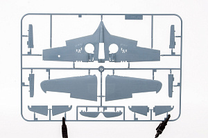 Model kit 1/48 Curtiss P-40N Warhawk (Royal Class, Dual Combo) (Eduard kits)