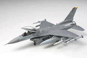 Model kit 1/48 Lockheed Martin F-16CJ [Block 50] Fighting Falcon (Tamiya) 