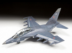 Model kit 1/48 Yakovlev Yak-130 Russian Trainer  (Zvezda)