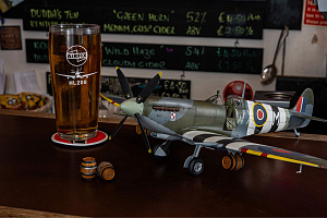Model kit 1/24 Supermarine Spitfire Mk.IXc - Flying Dray (Airfix)