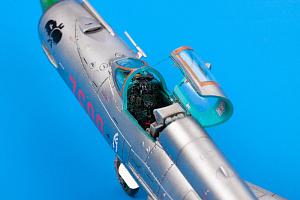Model kit 1/72 Mikoyan MiG-21MF interceptor Profipack edition (Eduard kits)
