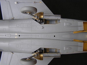 Photo Etching Kit Mikoyan MiG-25RBT/MiG-25RB/MiG-25PD/MiG-25RBF wheel bays (designed to be used with ICM (Metallic Details)