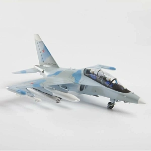 Model kit 1/72 Yakovlev Yak-130 (Flanker H) (Zvezda)