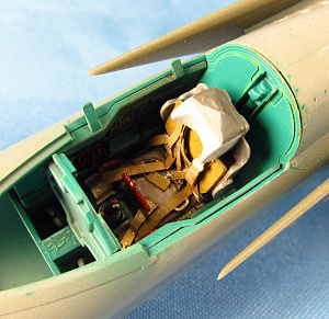 Photo Etching Kit Mikoyan MiG-25RBT/MiG-25RB/MiG-25PD/MiG-25RBF seatbelts (ICM) (Metallic Details)