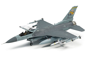 Model kit 1/72 Lockheed-Martin F-16CJ Fighting Falcon Block 50 (Tamiya)