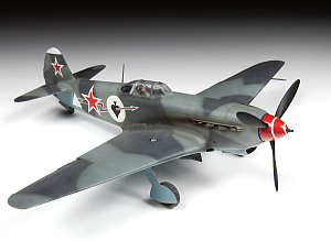 Model kit 1/48 Yakovlev Yak-9T with Cannon (Zvezda)