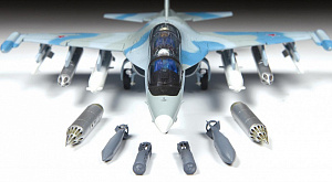 Model kit 1/72 Yakovlev Yak-130 (Flanker H) (Zvezda)