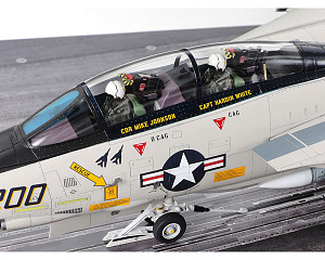 Model kit 1/48 Grumman F-14A Tomcat Late Model Carrier Launch Set (Tamiya)