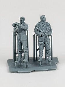 Addition (resin) 1/72 German pilots, preparation for takeoff, WWII (2 figures) (SX-Art)